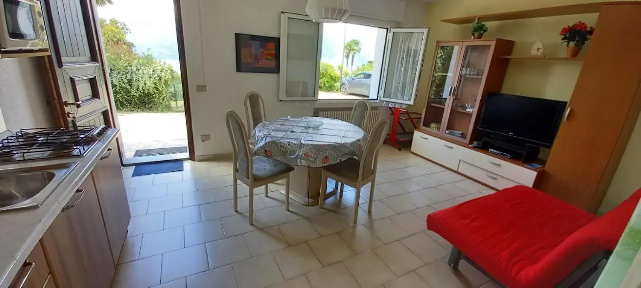 Giardino Apartment Porto Valtravaglia